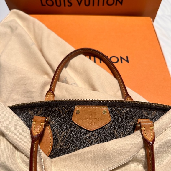 Authentic Louis Vuitton Turenne MM Monogram dust bag and box included. Well-kept - Picture 14 of 15